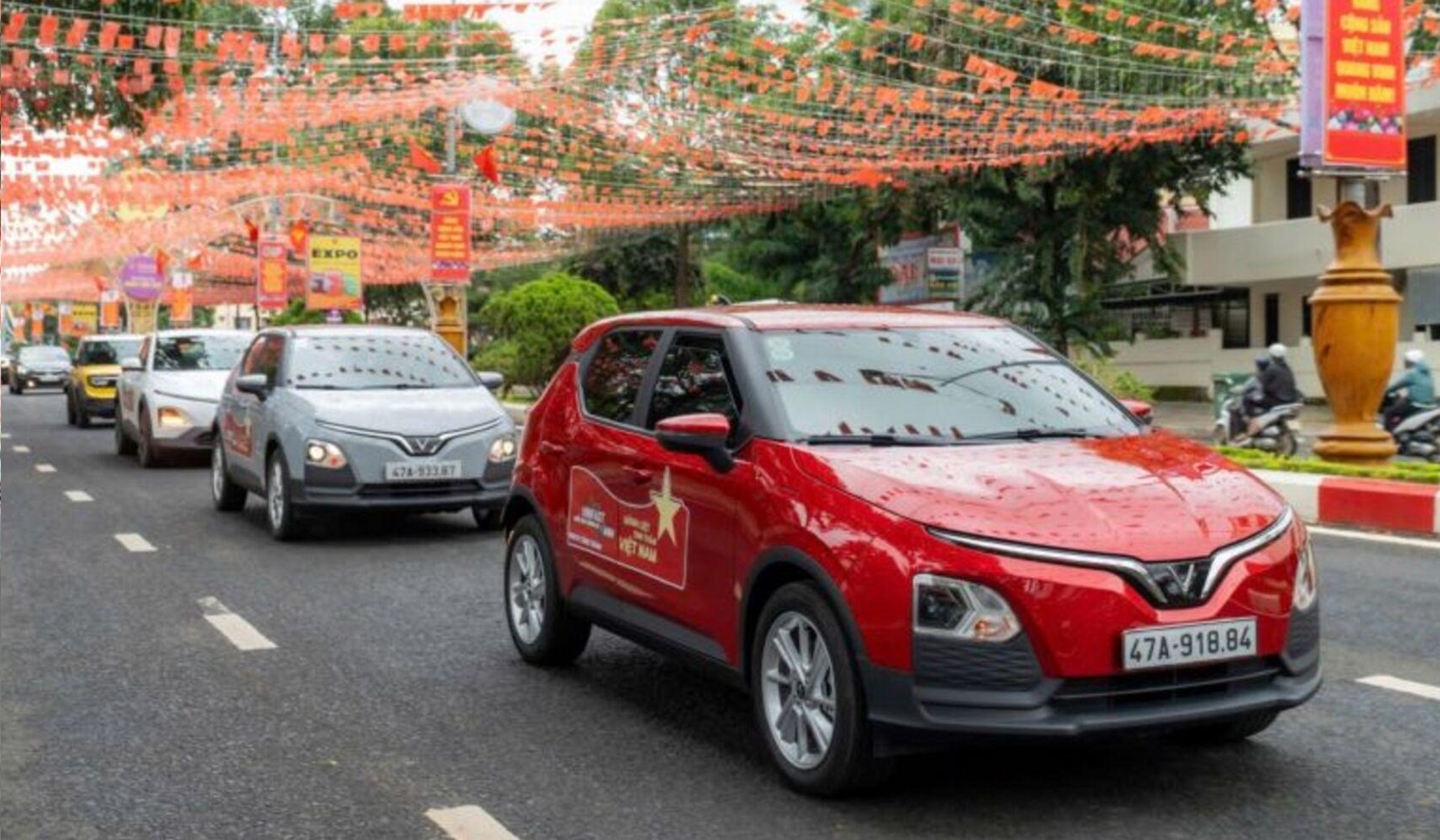 Giá dễ tiếp cận, sạc 0 đồng: Bài toán sở hữu ô tô đầu tiên nhẹ hơn với xe điện VinFast