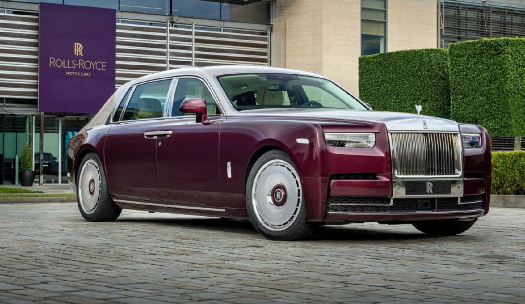 Rolls-Royce Phantom Hummingbird ra mắt, lần đầu dùng họa tiết khảm từ vỏ bào ngư