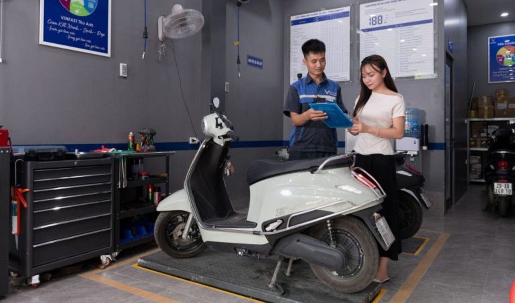 VinFast kiểm tra xe máy điện miễn phí sau ngập nước, có thể thay pin không mất phí