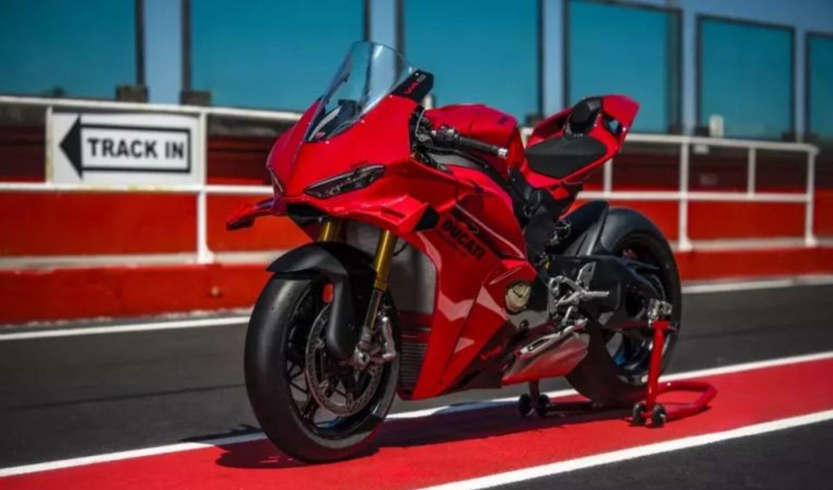 Ducati Panigale V4 2027 ra mắt: Động cơ 218 mã lực, nâng cấp khung gầm và hệ thống điện tử racing