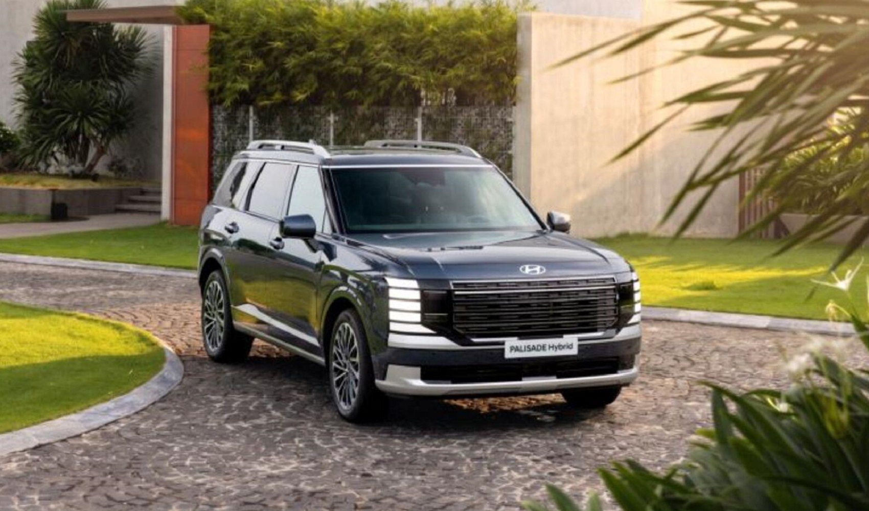 Hyundai Palisade Hybrid chính thức chốt giá tại Việt Nam: Ba phiên bản, giá 1,499-1,699 tỷ đồng