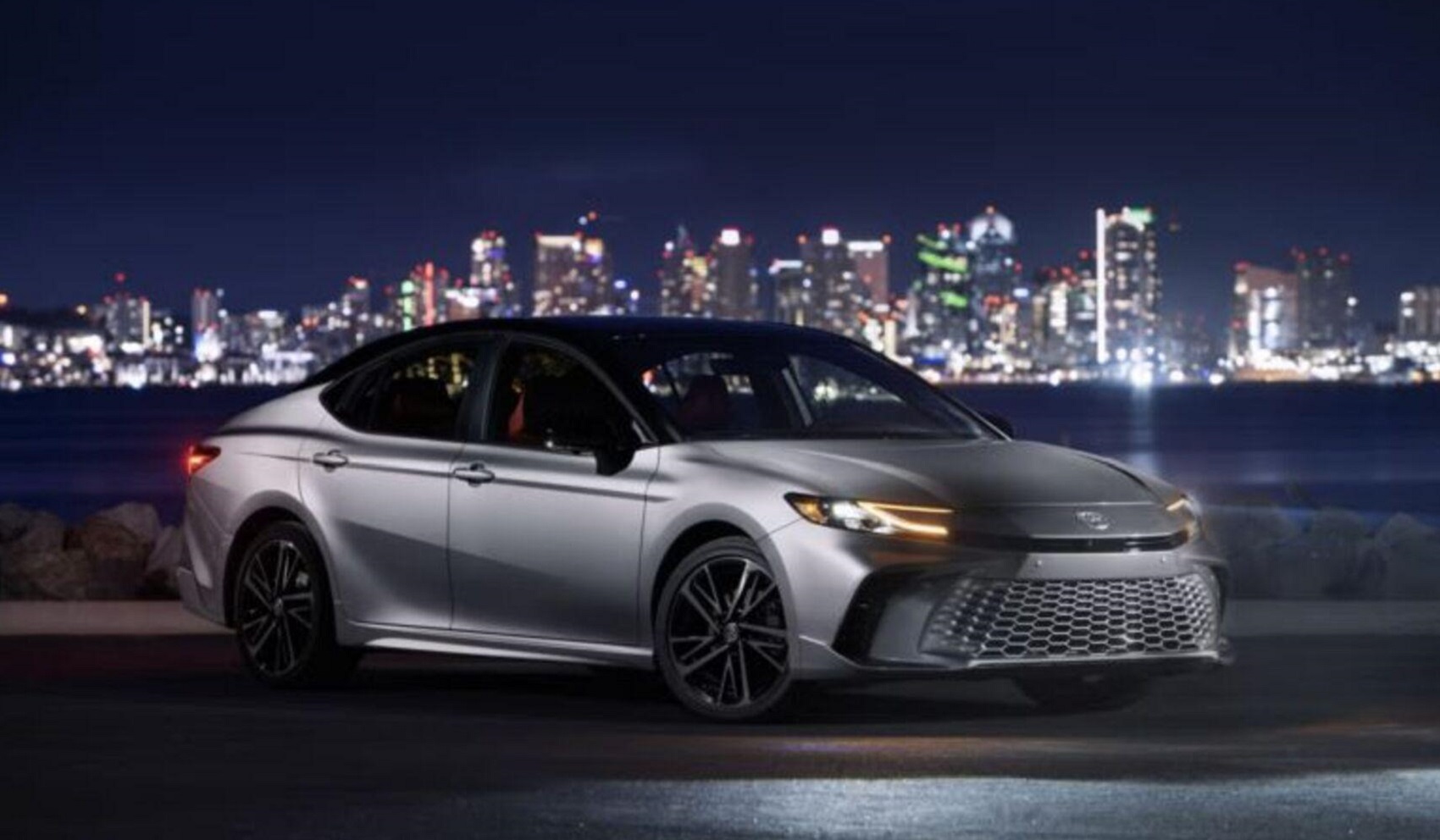 Toyota Camry 2027 trình làng: Thiết kế không đổi, vẫn dùng hệ truyền động hybrid, giá tăng gần 20 triệu đồng