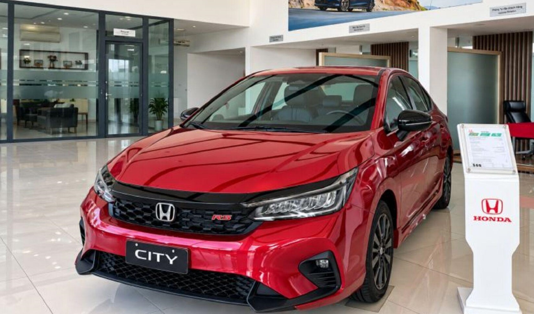 Nguồn cung vượt cầu gần 300.000 xe, ô tô Việt Nam ưu đãi mạnh trước dịp cao điểm cuối năm