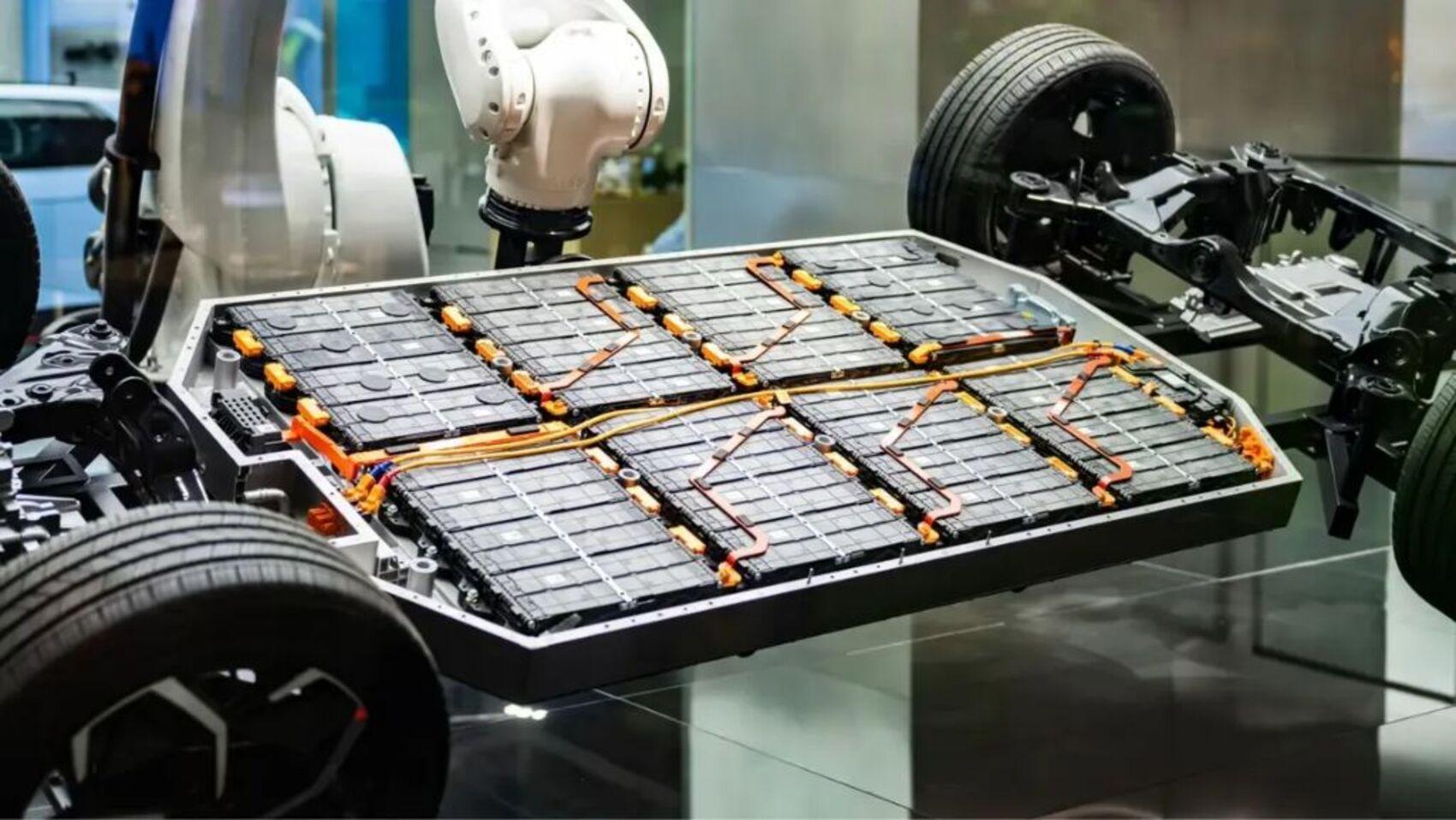 Panasonic thu hàng trăm triệu USD từ pin xe điện, nâng dự báo lợi nhuận năm 2027