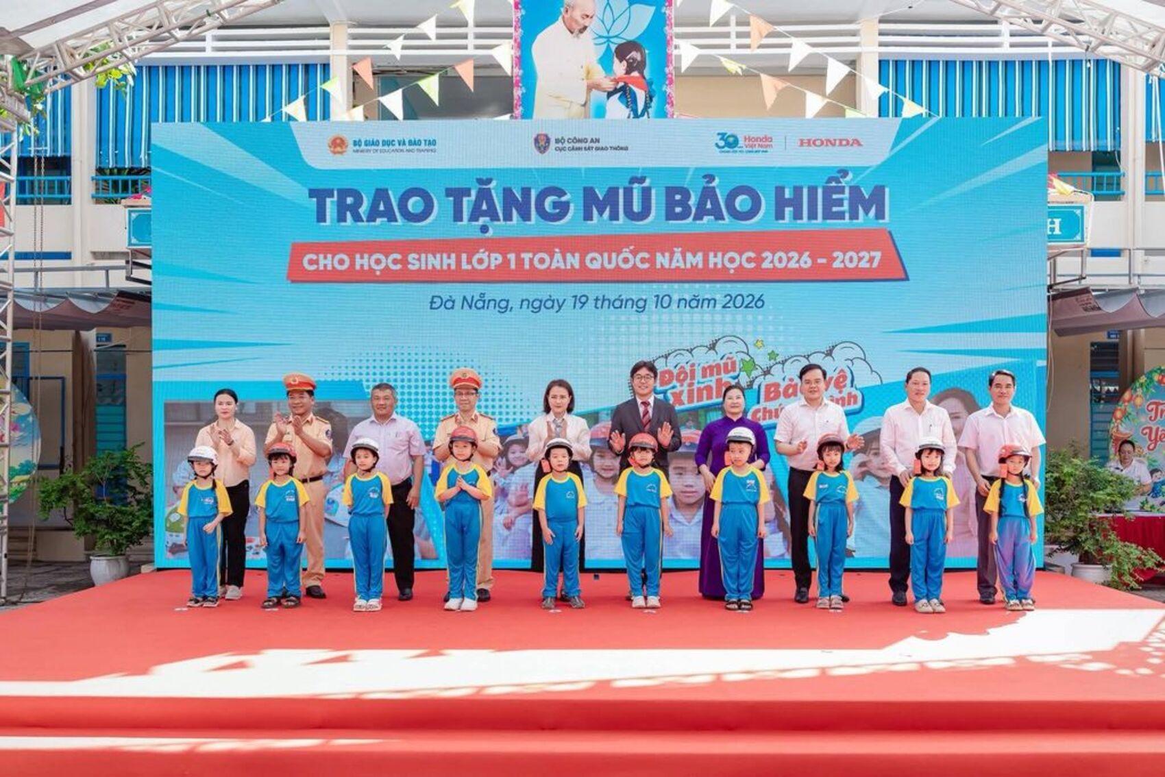 Honda Việt Nam trao tặng khoảng 1,8 triệu mũ bảo hiểm cho học sinh lớp Một năm học 2026–2027