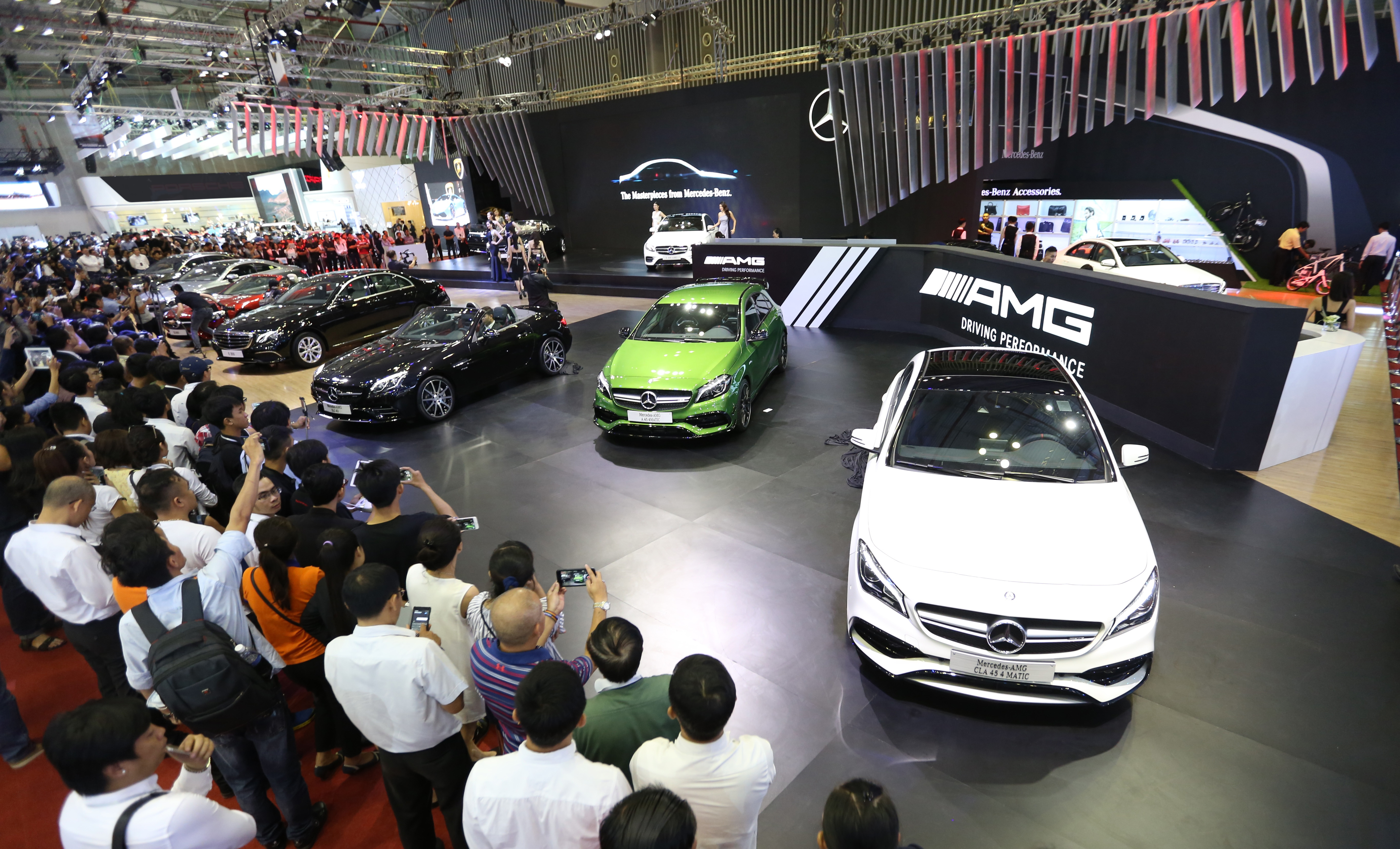 Thêm gần 300 xe Mercedes-Benz bị triệu hồi tại Việt Nam vì lỗi túi khí