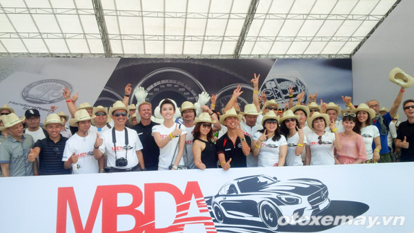 Những pha lái phấn khích ở Mercedes-Benz Driving Academy 2015