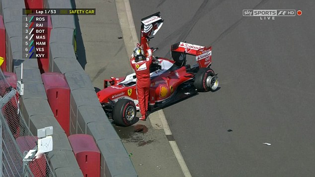 Vettel liên tục bị Kvyat gây rắc rối
