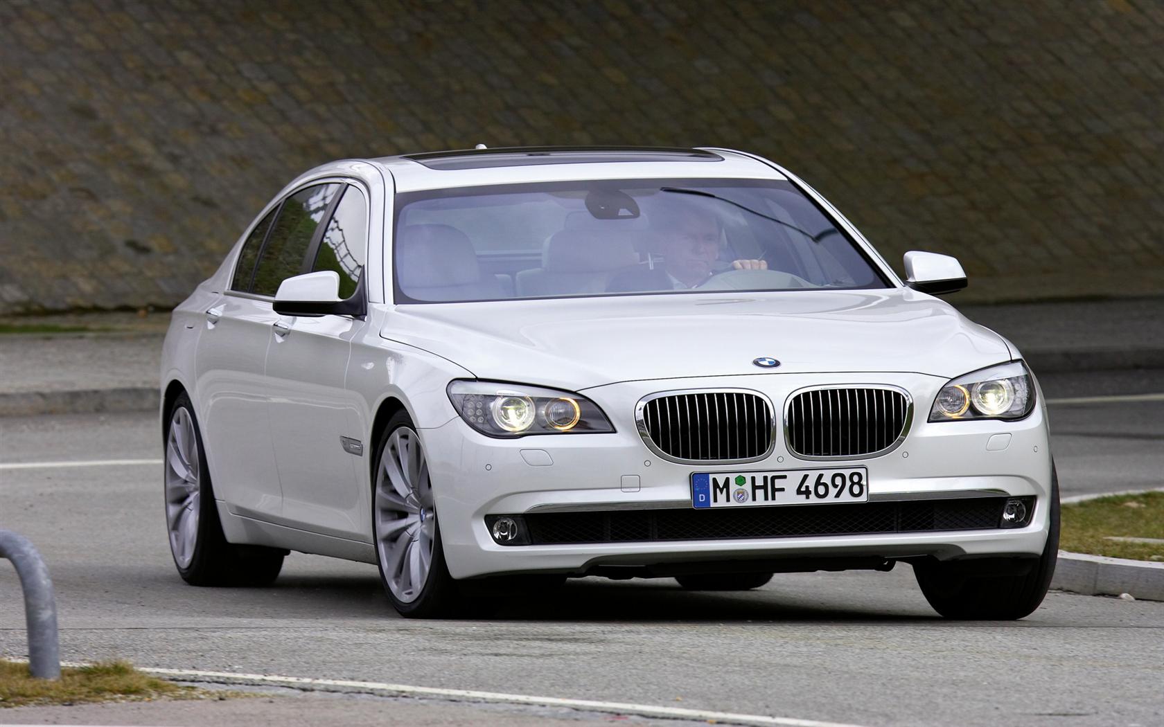 BMW và Rolls-Royce triệu hồi xe lỗi toàn thế giới