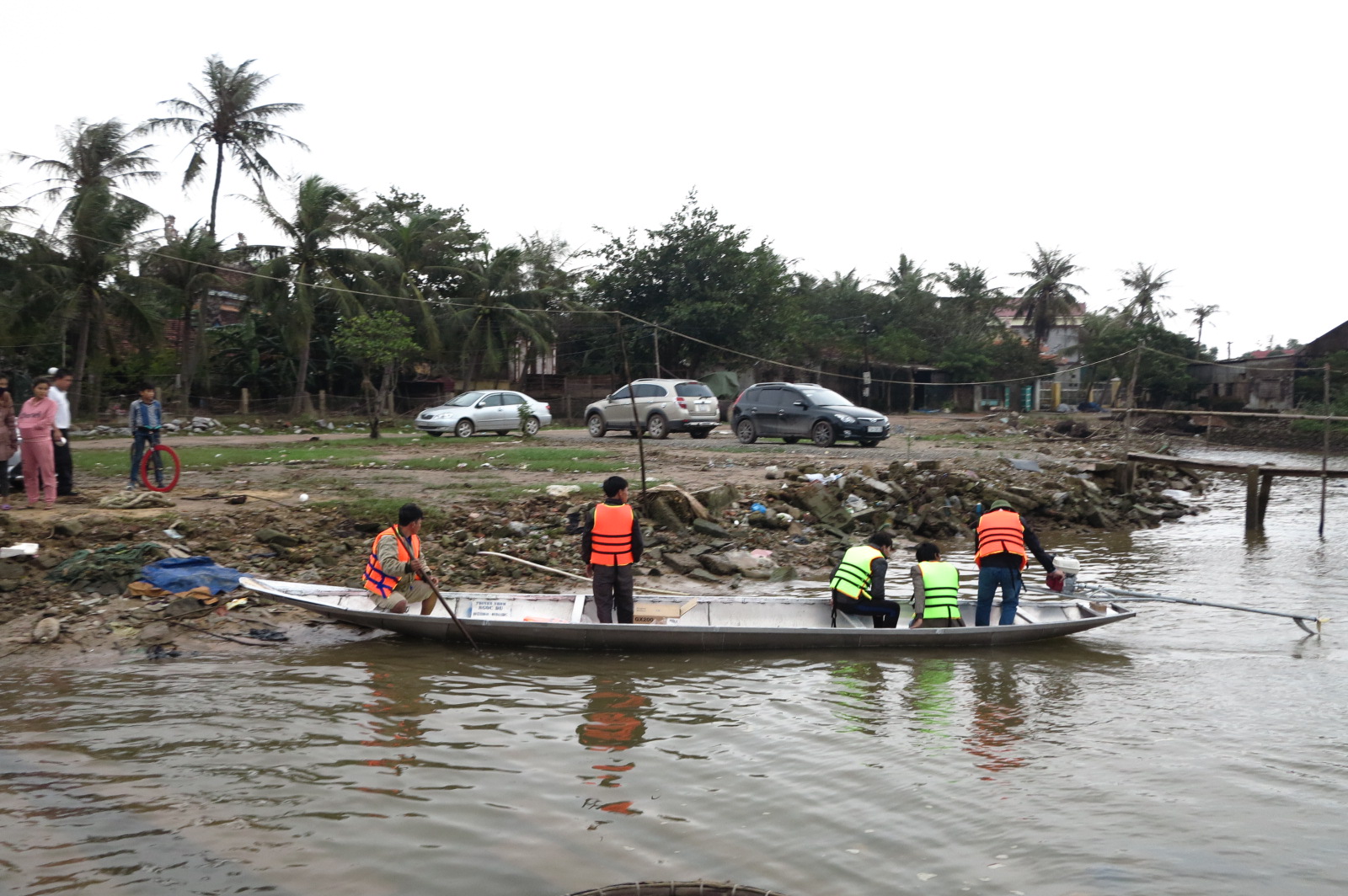 Toyota Việt Nam tiếp tục hỗ trợ đồng báo vùng lũ
