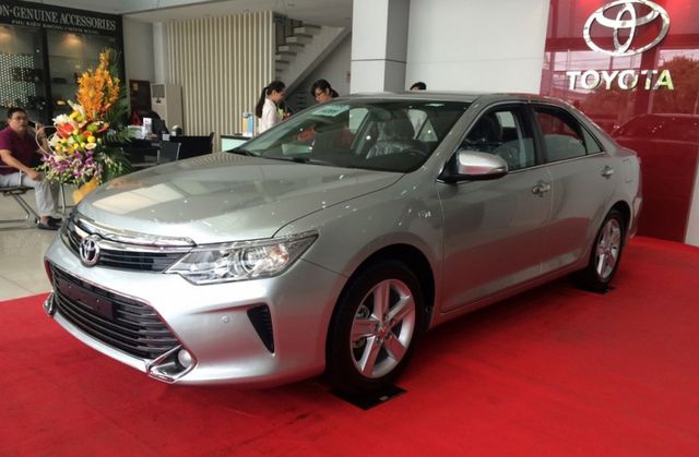 Chuẩn bị ra mắt phiên bản mới, Toyota Camry giảm giá đến 120 triệu đồng