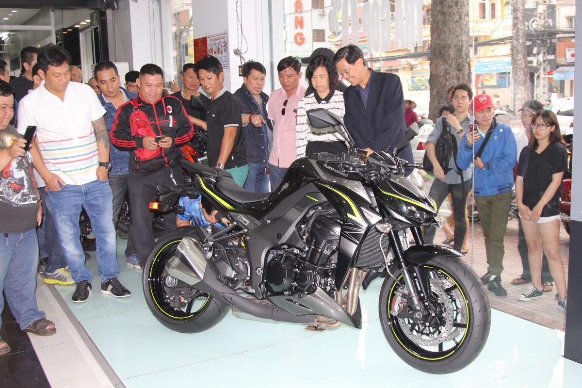 Kawasaki Z1000 độ Rồng xanh huyền bí của biker Sài Gòn