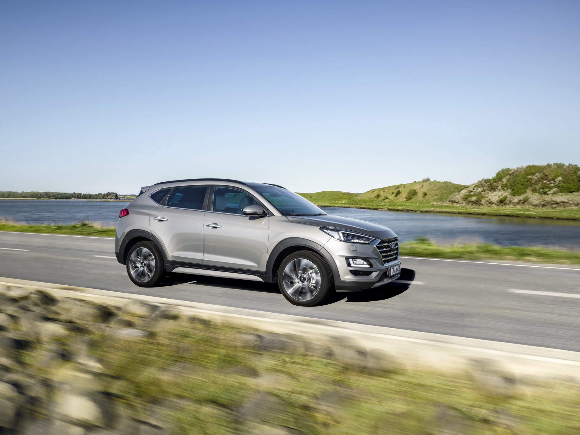 Hyundai Tucson 2019 nâng cấp thể thao hơn với giá từ 666 triệu đồng