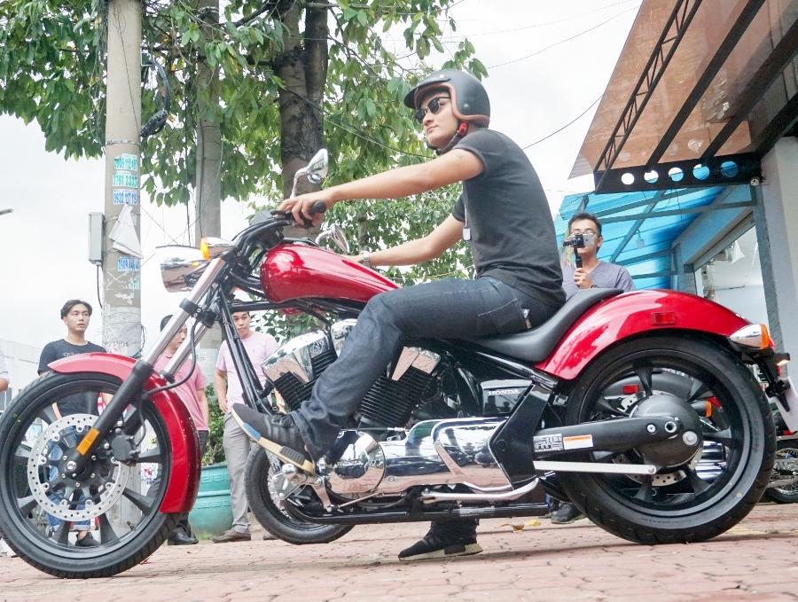 Honda Fury 2018: Đưa biker Việt lên đỉnh phong cách lái xe phóng khoáng