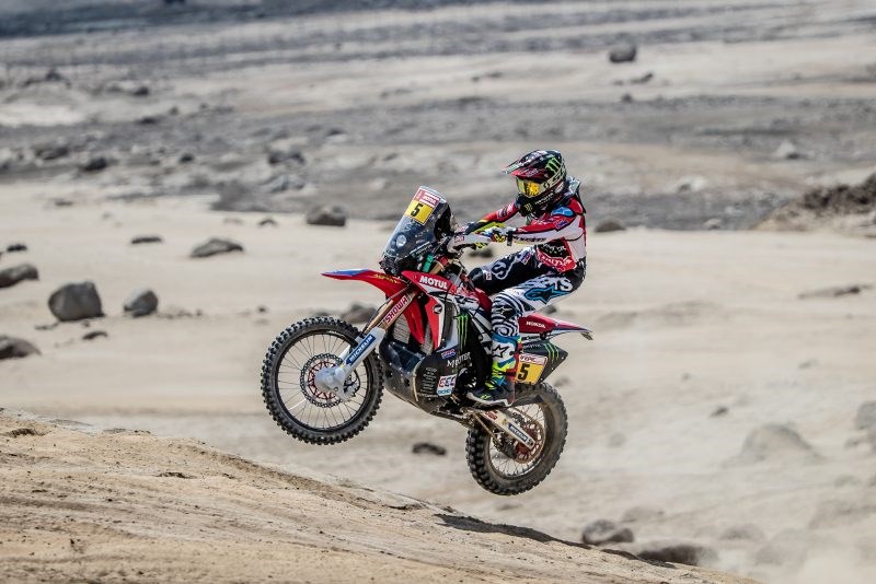 Dakar 2018: Honda vượt lên dẫn đầu với thắng lợi của Barreda ở chặng 2
