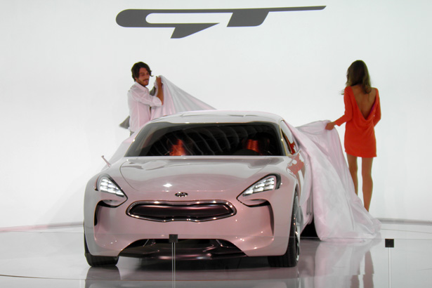 Lộ diện Kia GT 2017, giá khoảng 900 triệu đồng