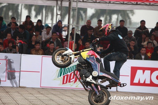 Motul-Stunt-Fest 201604.jpg SVĐ Mỹ Đình “sôi sục” với những màn trình diễn tại Motul Stunt Fest 2016