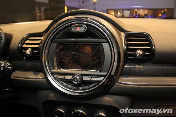 Mini-Clubman-Ha-Noi-10.jpg MINI ra mắt mẫu xe cỡ lớn Clubman giá gần 2 tỷ