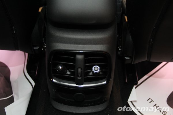 Mini-Clubman-Ha-Noi-13.jpg MINI ra mắt mẫu xe cỡ lớn Clubman giá gần 2 tỷ