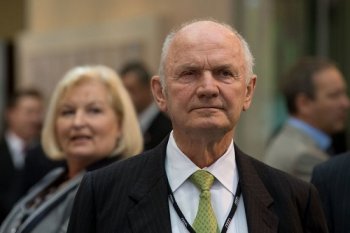 Chủ tịch huyền thoại của Volkswagen bị ép phải từ chức