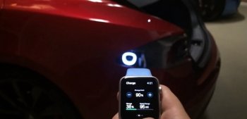 Khởi động xe Tesla từ xa qua smartwatch Apple