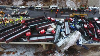 Trung Quốc: Tai nạn giao thông kinh hoàng, 17 người thiệt mạng