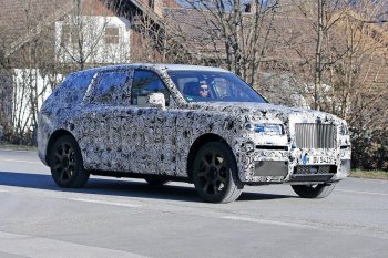 Rolls-Royce mang SUV Cullinan chạy thử trên phố