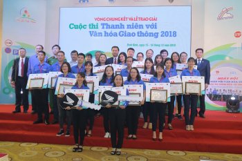 Honda Việt Nam cùng thanh niên tuyên truyền các hoạt động ATGT
