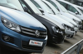Volkswagen vẫn chễm chệ ngôi đầu