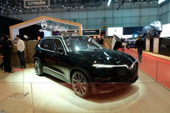Cận cảnh mẫu SUV Vinfast Lux V8 đang được trưng bày tại Geneva Motor Show 2019