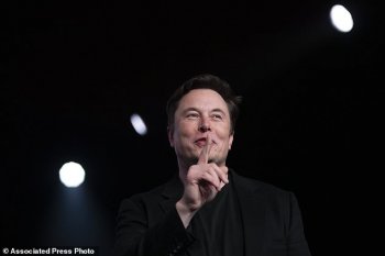 Elon Musk: Xây dựng nhà máy khó gấp trăm lần làm xe hơi