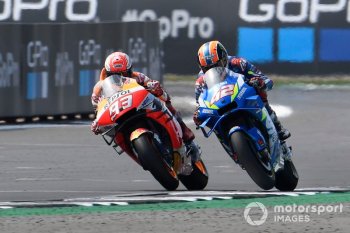 Chặng 12 MotoGP 2019: Marquez thất bại cay đắng trước Rins ở góc cua cuối cùng
